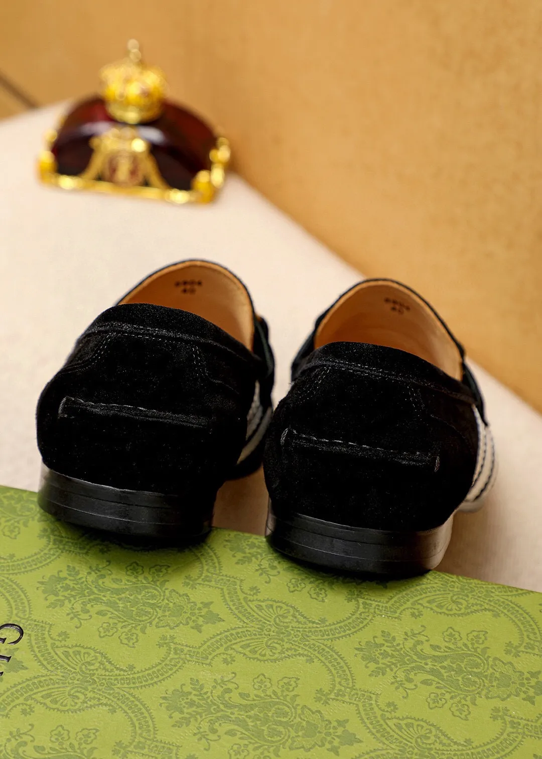 Men's shoes 💰480 💐 Product trademark: GUCCI "Gucci" casual leather shoes Regular size: 38-44 (45.46🉑️customized) Product materials: Selected imported first-layer frosted cowhide upper + classic hardware buckle, imported cowhide leather lining. Strong three-dimensional visual effect, original outsole Color: 4⃣️colors available